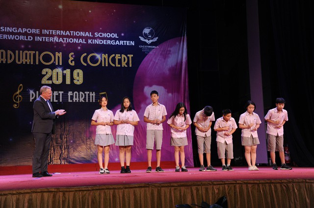Lễ tổng kết năm học chất lừ đầy m&agrave;u sắc tại trường Quốc tế Singapore - Ảnh 2.
