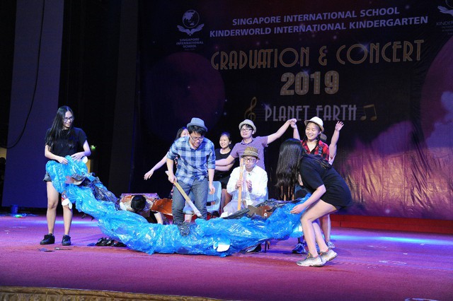 Lễ tổng kết năm học chất lừ đầy m&agrave;u sắc tại trường Quốc tế Singapore - Ảnh 4.