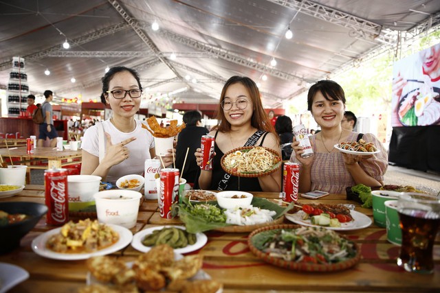 Quá thấu hiểu nhu cầu ăn uống, bắt trend “thần sầu”, Coca-Cola đúng là “chân ái” của giới trẻ Việt! - Ảnh 9.
