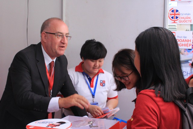 &ldquo;Săn&rdquo; học bổng bằng học bạ: Tại sao kh&ocirc;ng? - Ảnh 2.