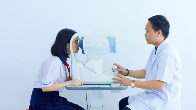 Chương trình Chăm sóc mắt Học đường kiểm tra thị lực cho hơn 36.000 học sinh - Ảnh 1.