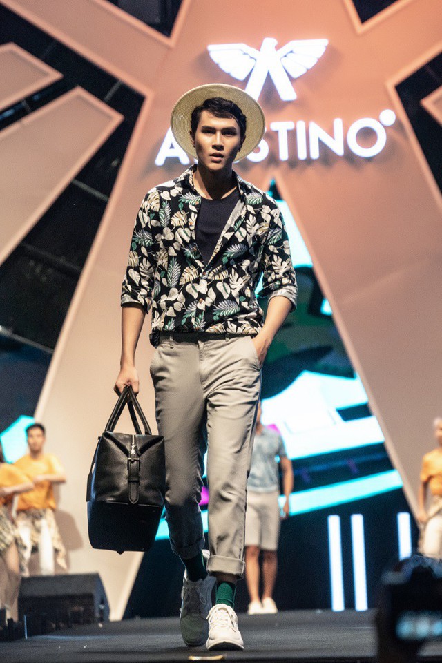 Aristino Summer Fashion Show 2019 - Hà Anh Tuấn cùng dàn nam thần Be The Man “phá đảo” Hồ Gươm - Ảnh 3.