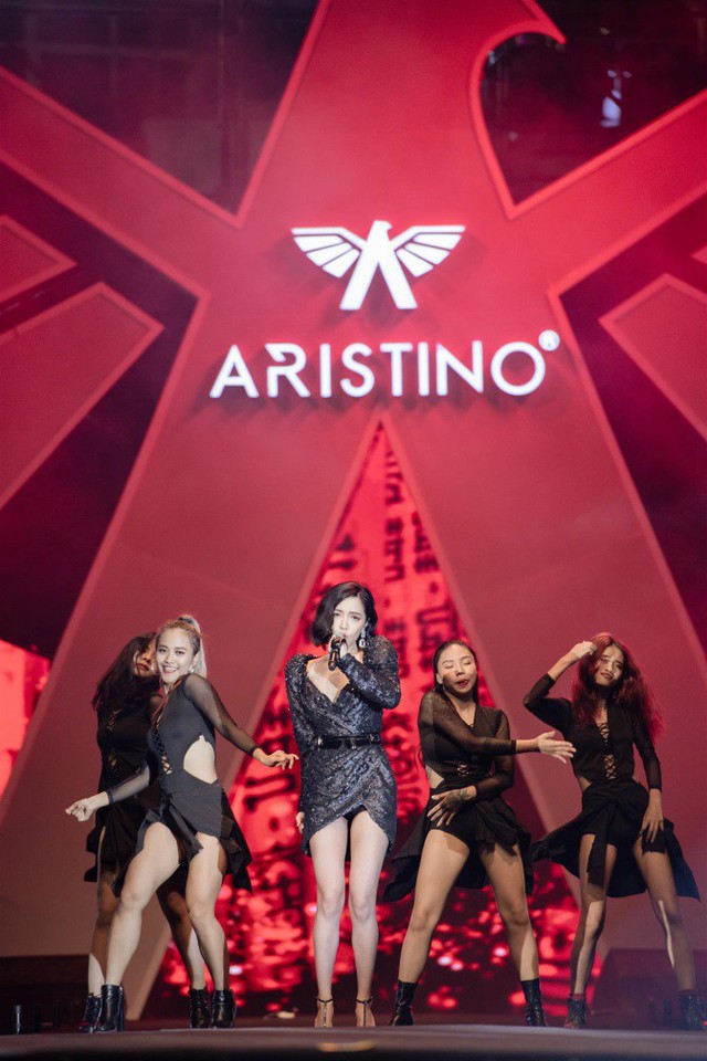 Aristino Summer Fashion Show 2019 - Hà Anh Tuấn cùng dàn nam thần Be The Man “phá đảo” Hồ Gươm - Ảnh 7.