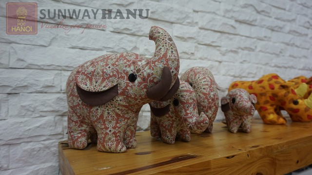 &ldquo;Từ đ&ocirc;i tay đến ước mơ&rdquo; &ndash; Hoạt động gắn kết cộng đồng tại xưởng Kym Việt - Ảnh 2.