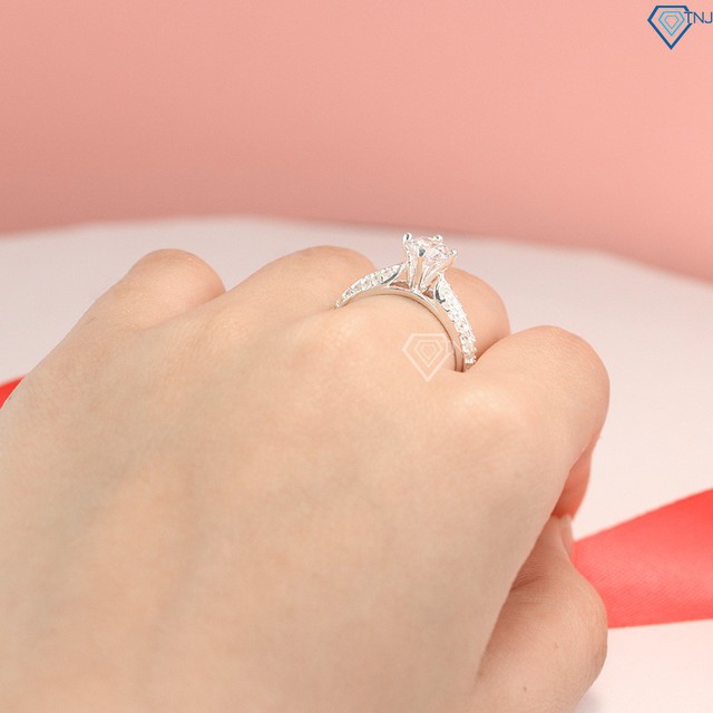 Chấp hết thời tiết nắng n&oacute;ng m&ugrave;a h&egrave;, 4 items b&ecirc;n dưới sẽ gi&uacute;p n&agrave;ng &ldquo;l&ecirc;n hương&rdquo; phong c&aacute;ch cực chuẩn - Ảnh 7.