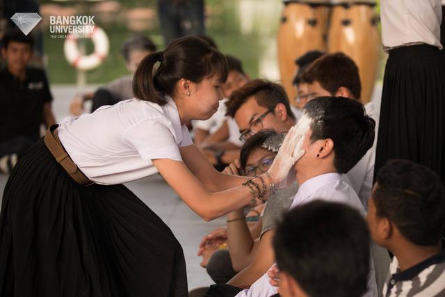 Về nh&agrave; đi con v&agrave; nỗi buồn thanh xu&acirc;n nơi đất kh&aacute;ch - Ảnh 7.
