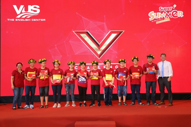 Chung kết V-Challenge 2019: Thử thách trí tuệ đầy hấp dẫn với 608 bạn trẻ học viên VUS - Ảnh 6.