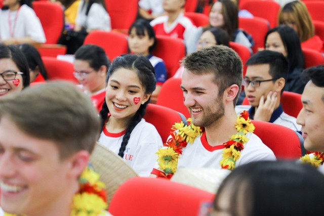 Khi &ldquo;thần điểm thi&rdquo; độ bạn kh&ocirc;ng độ ta, nước đi n&agrave;o để v&agrave;o đại học? - Ảnh 2.