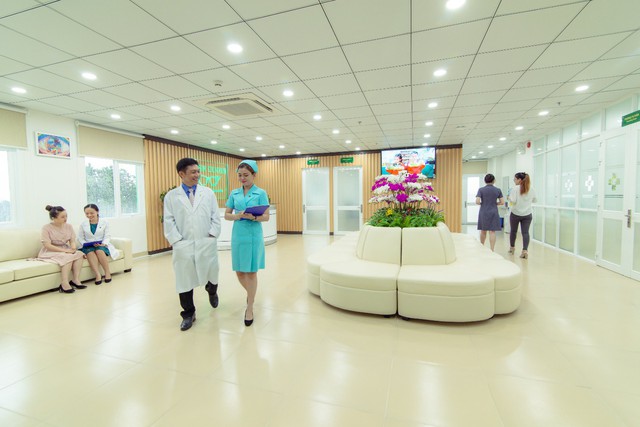 Tạm biệt kính cận cùng Bệnh viện mắt Quốc tế Hoàn Mỹ Sài Gòn - Ảnh 3.