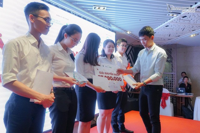 Vietnam Booking truyền cảm hứng đam mê để các bạn sinh viên ngành dịch vụ du lịch tỏa sáng - Ảnh 1.