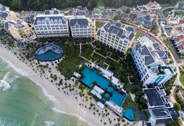 JW Marriott Phu Quoc Emerald Bay nhận 10 giải thưởng từ tổ chức World Luxury Restaurant Awards - Ảnh 1.