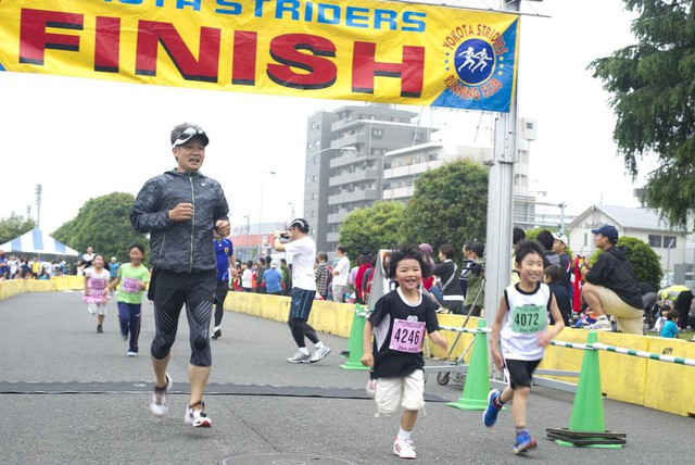Bạn c&oacute; sẵn s&agrave;ng ph&aacute; đảo Ekiden - Bộ m&ocirc;n chạy tiếp sức si&ecirc;u hot của người Nhật - Ảnh 2.