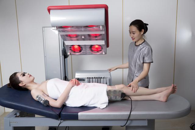 Ch&aacute;n đập hộp đồ hiệu, Ngọc Trinh đập hộp c&ocirc;ng nghệ tắm trắng mới - Ảnh 4.
