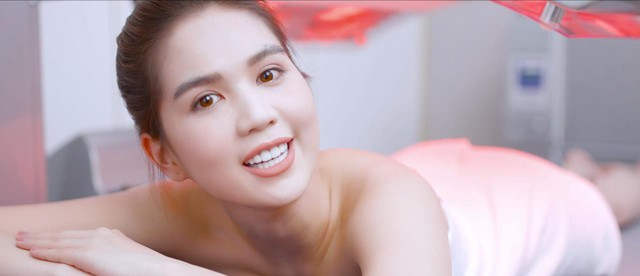 Ch&aacute;n đập hộp đồ hiệu, Ngọc Trinh đập hộp c&ocirc;ng nghệ tắm trắng mới - Ảnh 5.