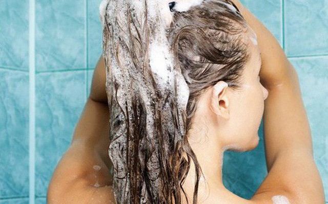 Uốn nhuộm tóc nhiều mà không biết những tips trị rụng tóc này bảo sao tóc không ngừng rụng! - Ảnh 2.