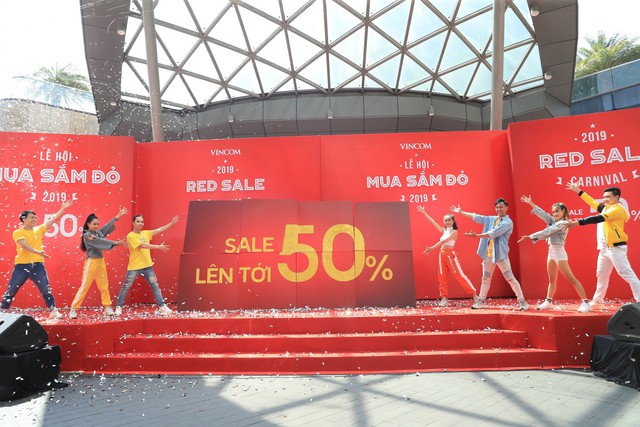 Noo Phước Thịnh điển trai, khuấy động lễ khai mạc Vincom Red Sale Carnival 2019 - Ảnh 7.