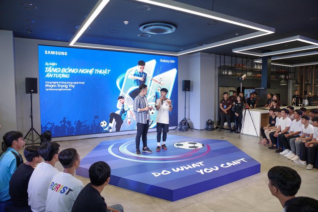 “Phù thủy tâng bóng” Phạm Trọng Thy khuấy đảo Samsung Showcase - Ảnh 3.