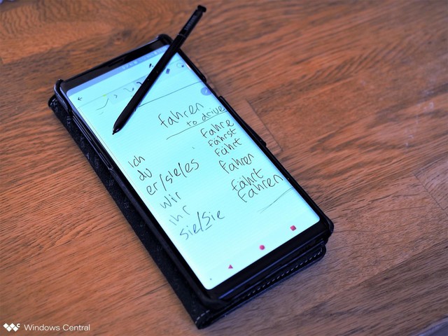 Không phải là điện thoại đầu tiên có kèm bút, nhưng Galaxy Note mới là chiếc smartphone duy nhất có cây bút “ăn tiền” - Ảnh 3.