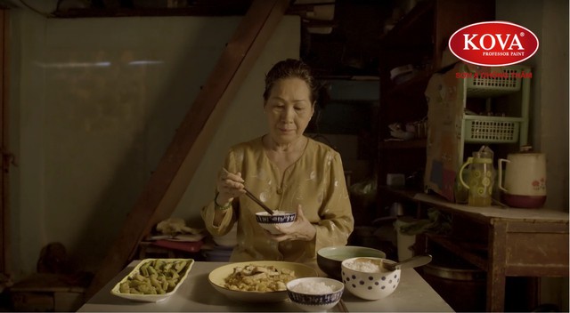 Xúc động với teaser Ngày con cài hoa trên ngực áo nhân ngày Vu Lan - Ảnh 2.