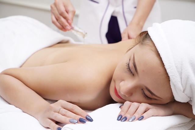 C&ocirc;ng nghệ l&agrave;m đẹp đ&atilde; ph&aacute;t triển mức n&agrave;y: Vừa l&agrave;m trắng vừa giảm c&acirc;n - Ảnh 1.