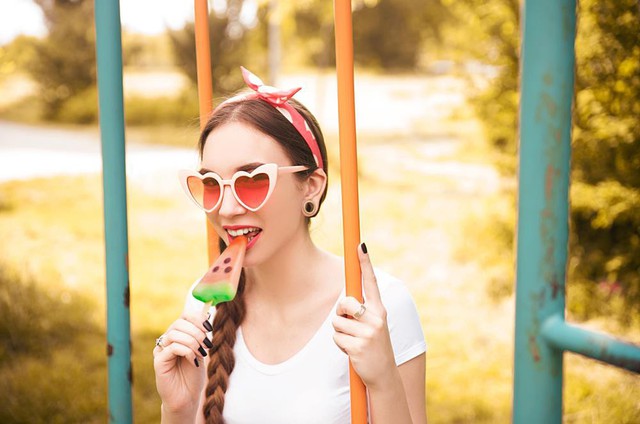 Kh&ocirc;ng chỉ đ&aacute;nh tan oi n&oacute;ng, đ&acirc;y c&ograve;n l&agrave; c&ocirc;ng cụ sống ảo đang hot rần rần - Ảnh 1.