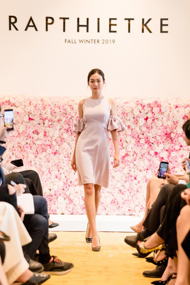 Linh Nga, Tuyết Lan trở thành vedette ra mắt bộ sưu tập “The First Dress” - Ảnh 6.