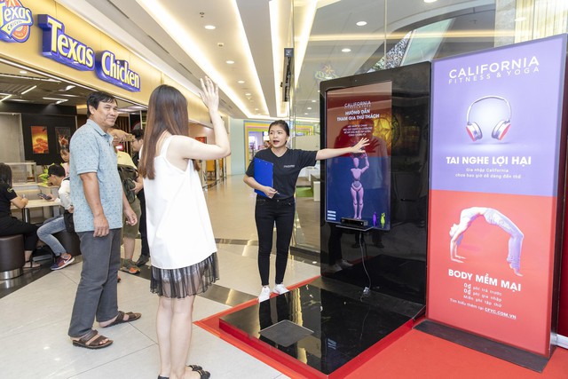 Sao Việt tò mò muốn biết lượng mỡ thừa với máy đo BMI công nghệ cao - Ảnh 2.