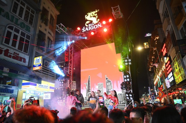 Hàng nghìn bạn trẻ “quẩy” hết mình tại sự kiện hoành tráng nhất tháng 8 mang tên “Đêm Sài Gòn” - Ảnh 8.