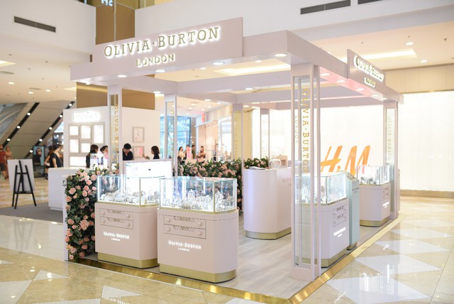 &Aacute; hậu T&uacute; Anh, nh&agrave; thiết kế H&agrave; C&uacute;c lộng lẫy trong lễ khai trương thương hiệu đồng hồ Olivia Burton - Ảnh 3.