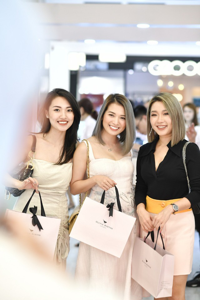 &Aacute; hậu T&uacute; Anh, nh&agrave; thiết kế H&agrave; C&uacute;c lộng lẫy trong lễ khai trương thương hiệu đồng hồ Olivia Burton - Ảnh 5.