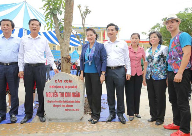 Trẻ em Quảng Ninh đ&oacute;n nhận ng&ocirc;i trường mới v&agrave; hơn 71 ng&agrave;n ly sữa từ Quỹ sữa Vươn cao Việt Nam - Ảnh 5.