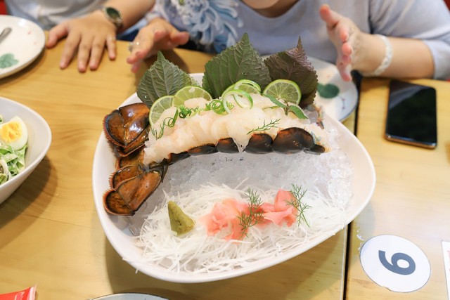 Ăn sashimi chuẩn vị đâu chỉ nhà hàng Nhật mới có, đến địa chỉ này để nâng tầm “hiểu biết” cho dạ dày nào! - Ảnh 7.