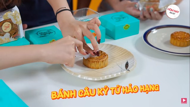 Giới trẻ Việt review bánh Trung thu “ăn nhiều, ăn ngon mà không sợ béo” - Ảnh 3.