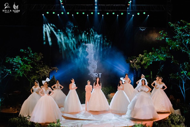 Hoa hậu Thế giới Việt Nam 2019 Lương Thùy Linh kiều diễm trong chiếc váy cưới đính hơn 17 ngàn viên pha lê - Ảnh 3.