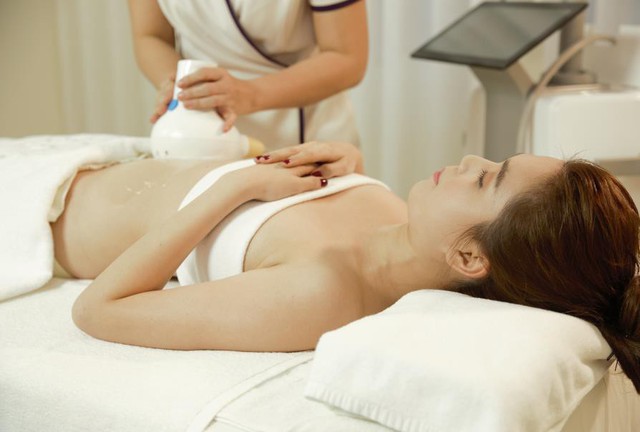 Hết h&egrave; đến nơi, học ngay Ngọc Trinh phục hồi nhan sắc to&agrave;n diện với loạt phương ph&aacute;p l&agrave;m đẹp n&agrave;y - Ảnh 5.