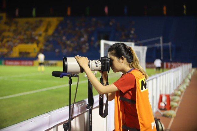 Á khôi fan Barca biến tình yêu bóng đá thành công việc trong mơ tiếp lửa cho cầu thủ Việt - Ảnh 6.