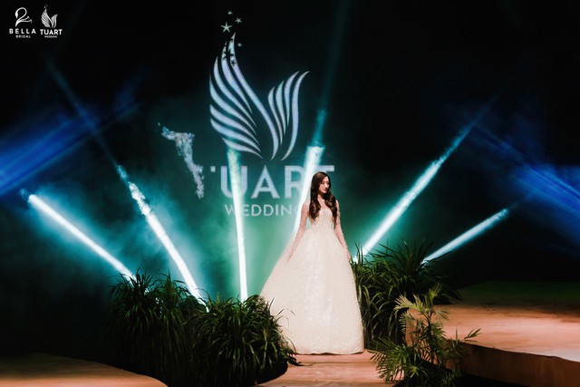Hoa hậu Thế giới Việt Nam 2019 Lương Thùy Linh kiều diễm trong chiếc váy cưới đính hơn 17 ngàn viên pha lê - Ảnh 6.