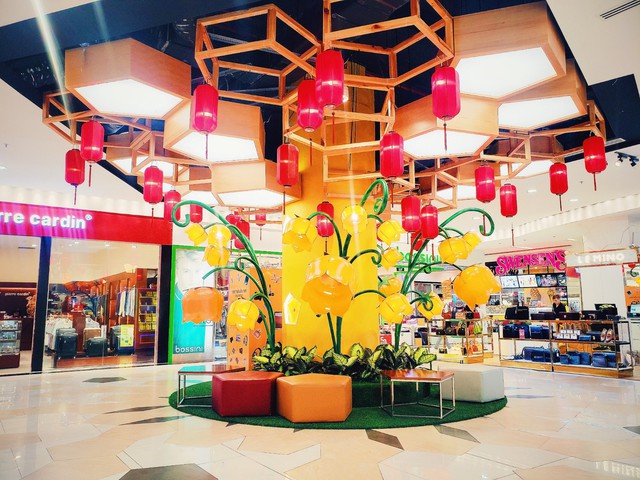 Kh&ocirc;ng cần đến Bồ Đ&agrave;o Nha xa x&ocirc;i, bạn đ&atilde; c&oacute; thể check-in con đường &ocirc; độc đ&aacute;o ngay tại Vạn Hạnh Mall - Ảnh 9.