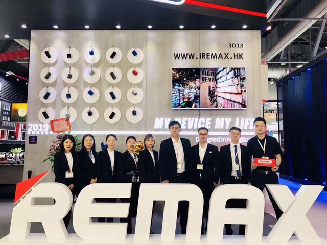 Remax – Thiên đường phụ kiện chính hãng ra mắt Sài Gòn với 3 showroom hoàng tráng - Ảnh 1.