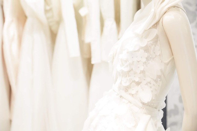 Ngắm váy cưới của nhà thiết kế Việt tại tiệm đồ cưới nổi tiếng New York - Ảnh 5.