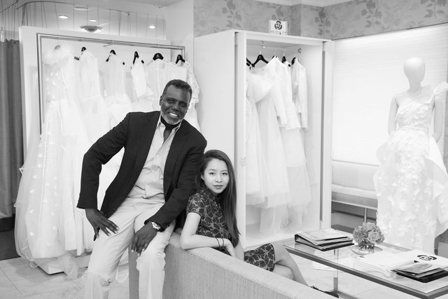 Ngắm váy cưới của nhà thiết kế Việt tại tiệm đồ cưới nổi tiếng New York - Ảnh 6.