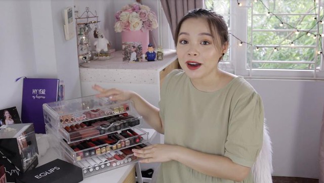 C&ugrave;ng soi BST son si&ecirc;u to khổng lồ của beauty blogger Trinh Phạm m&agrave; mọi c&ocirc; g&aacute;i đều &ldquo;th&egrave;m muốn&rdquo; - Ảnh 1.