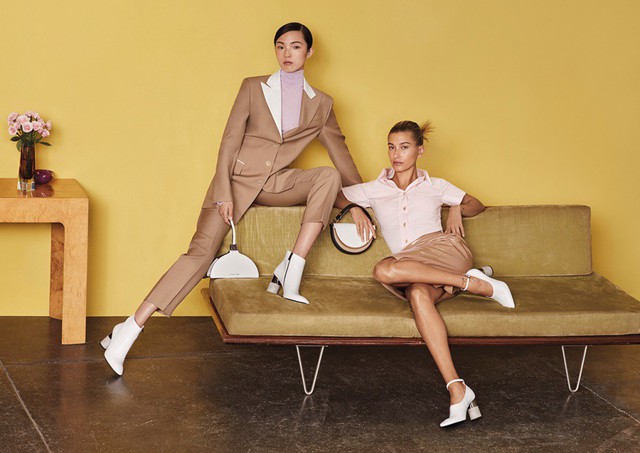 Si&ecirc;u mẫu quốc tế Hailey Bieber v&agrave; Xiao Weng trở th&agrave;nh gương mặt đại diện mới cho chiến dịch m&ugrave;a thu của CHARLES & KEITH - Ảnh 3.