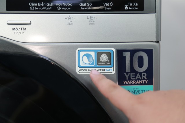 Không giặt tay mà quần áo vẫn sáng mới bền lâu? Chuyện nhỏ với máy giặt Electrolux UltimateCare 900 - Ảnh 3.