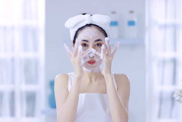 Nghe lời beauty blogger Mai Vân Trang làm ngay 3 thí nghiệm kiểm tra sản phẩm rửa mặt bạn đang dùng kẻo hối hận không kịp! - Ảnh 1.