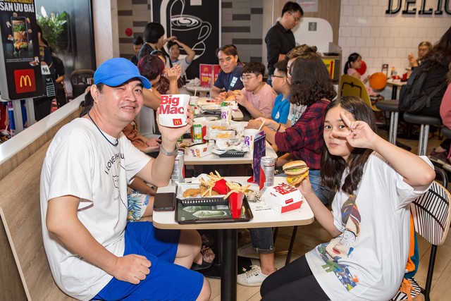 McDonald&rsquo;s khai trương nh&agrave; h&agrave;ng thứ tư tại H&agrave; Nội, đ&aacute;nh dấu bước ph&aacute;t triển trong chiến lược mở rộng thị trường miền Bắc - Ảnh 4.
