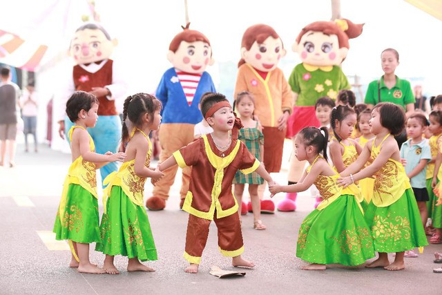 Hết m&igrave;nh với lễ hội Trung thu độc đ&aacute;o tại Ph&uacute;c Y&ecirc;n - Ảnh 4.