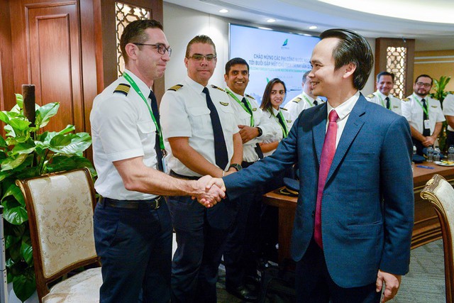 Ngắm dàn tiếp viên hàng không Bamboo Airways được ông Trịnh Văn Quyết cho “lên sóng” - Ảnh 8.