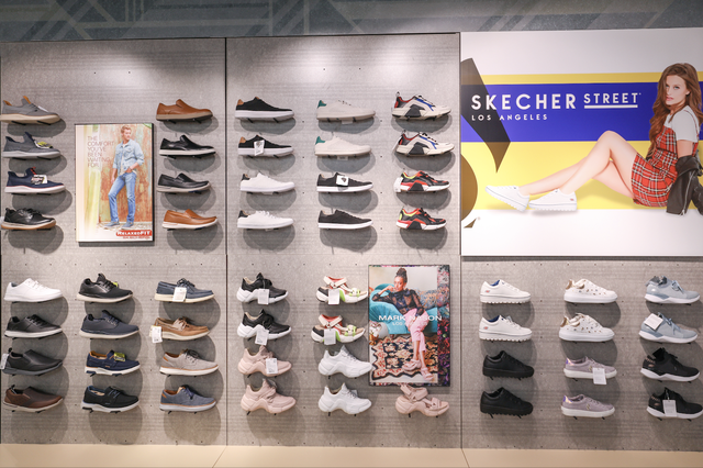 Bất ngờ kép từ Skechers: Karik trở thành đại sứ thương hiệu, chính thức khai trương Flagship Store tại Việt Nam - Ảnh 8.