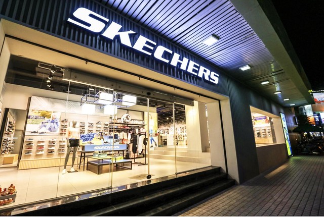 Bất ngờ kép từ Skechers: Karik trở thành đại sứ thương hiệu, chính thức khai trương Flagship Store tại Việt Nam - Ảnh 4.
